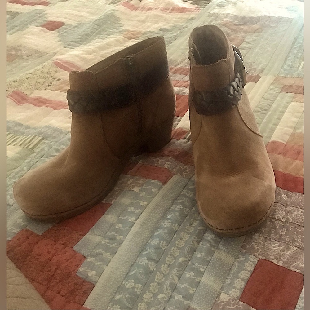 Dansko suede braided trim clog booties, EUC